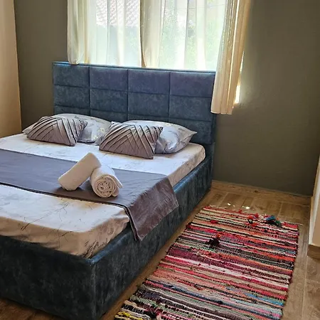 Dua's * טיראנה