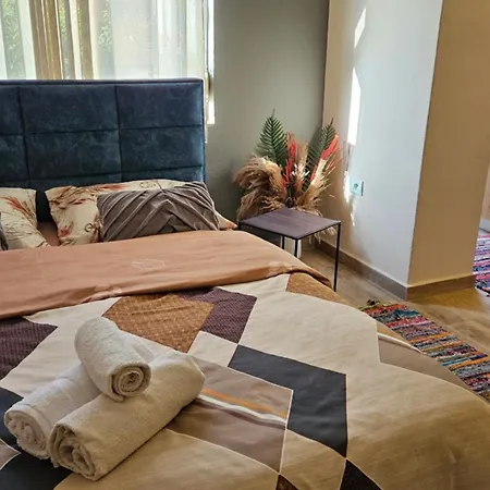 Dua's * טיראנה